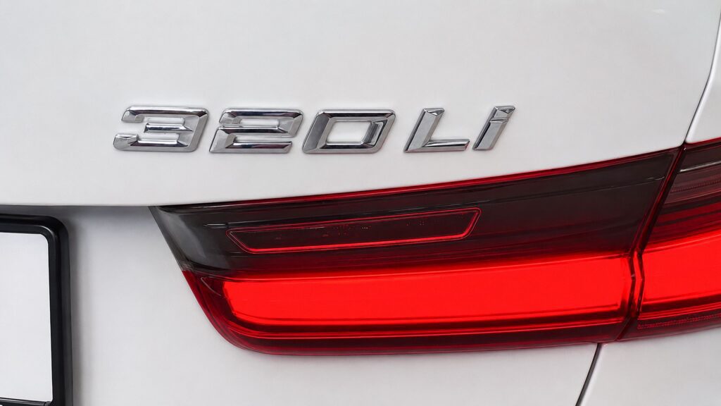 BMW 3-Series G28 шильдик модели