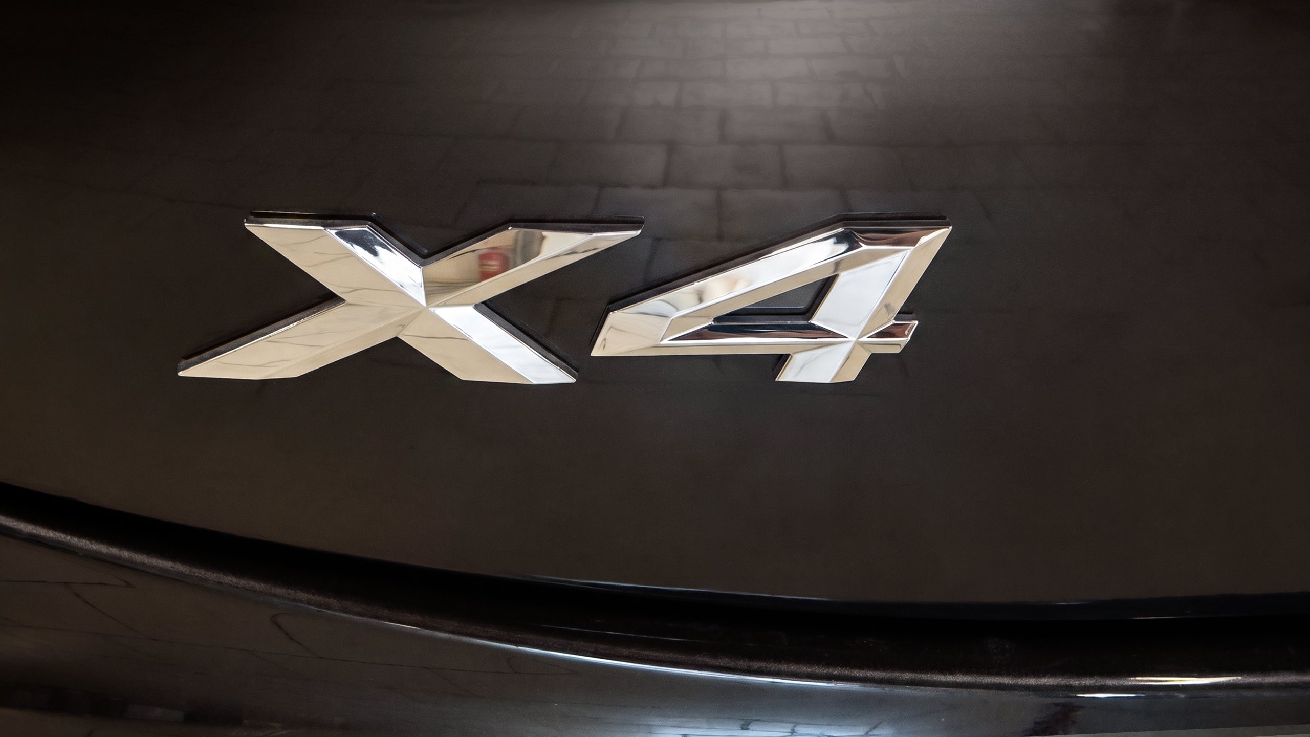 BMW X4 30i G02 шильдик модели