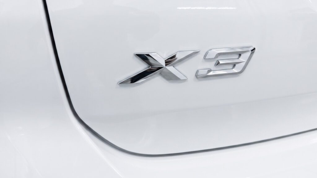 BMW X3 20i G01 B46D шильдик модели