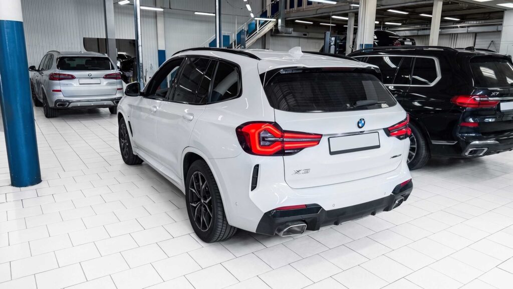 BMW X3 20i G01 B46D 2023 года с пробегом 16 476 км: BMW X3 20i G01 на плановом ТО в Юнион Моторс Коломенская