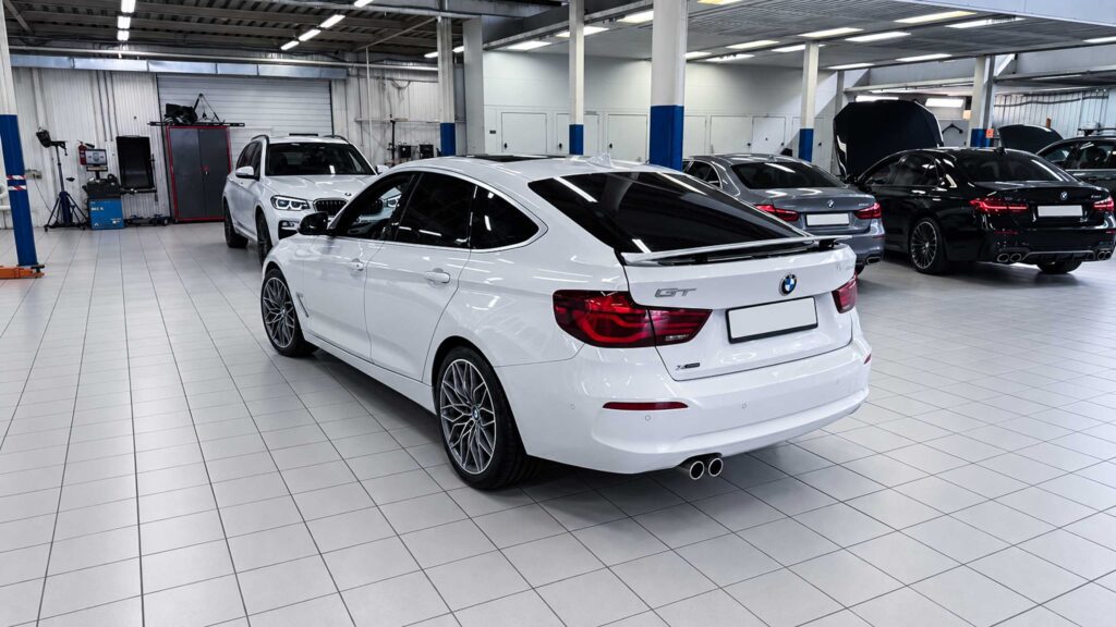 BMW 320d GT приехал на замену заднего ступичного подшипника