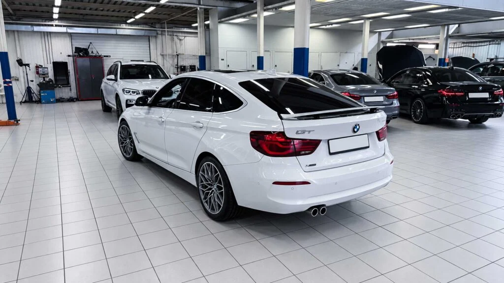 BMW 320d GT приехал на замену заднего ступичного подшипника