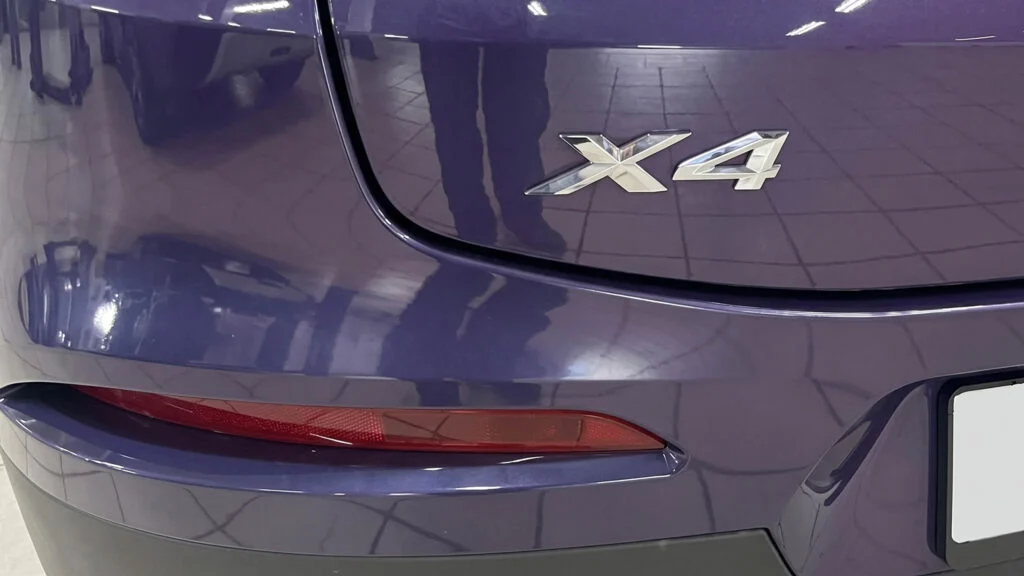 BMW X4 G02 шильдик модели