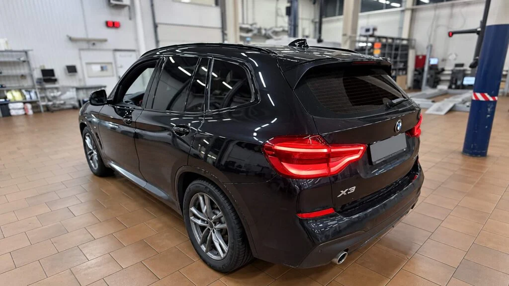 BMW X3 20d BMW X3 xDrive20i G01 B47O 2019 года с пробегом 89 107 км: BMW X3 G01 на замене переднего продольного правого рычага подвески